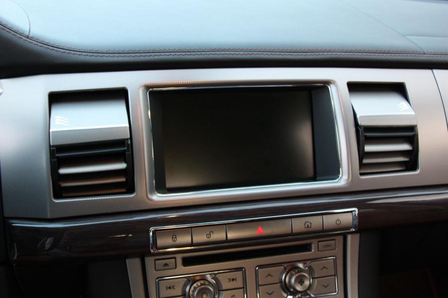  Jaguar XF Supercharged 2009 года  (фото 14 из 44)